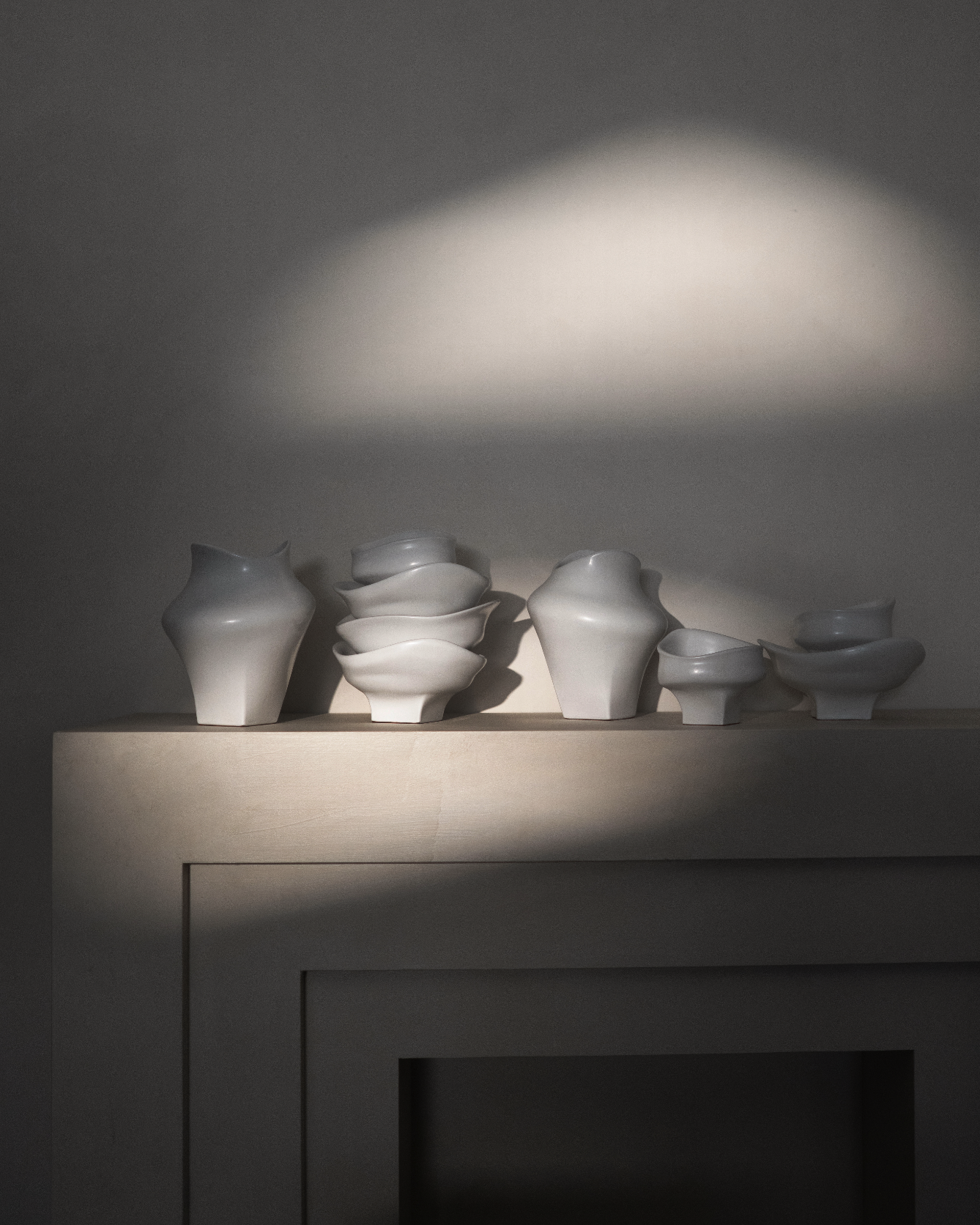 hein-studio-nami-vase-c-ramique-blanc-25-cm-maill-main image 8