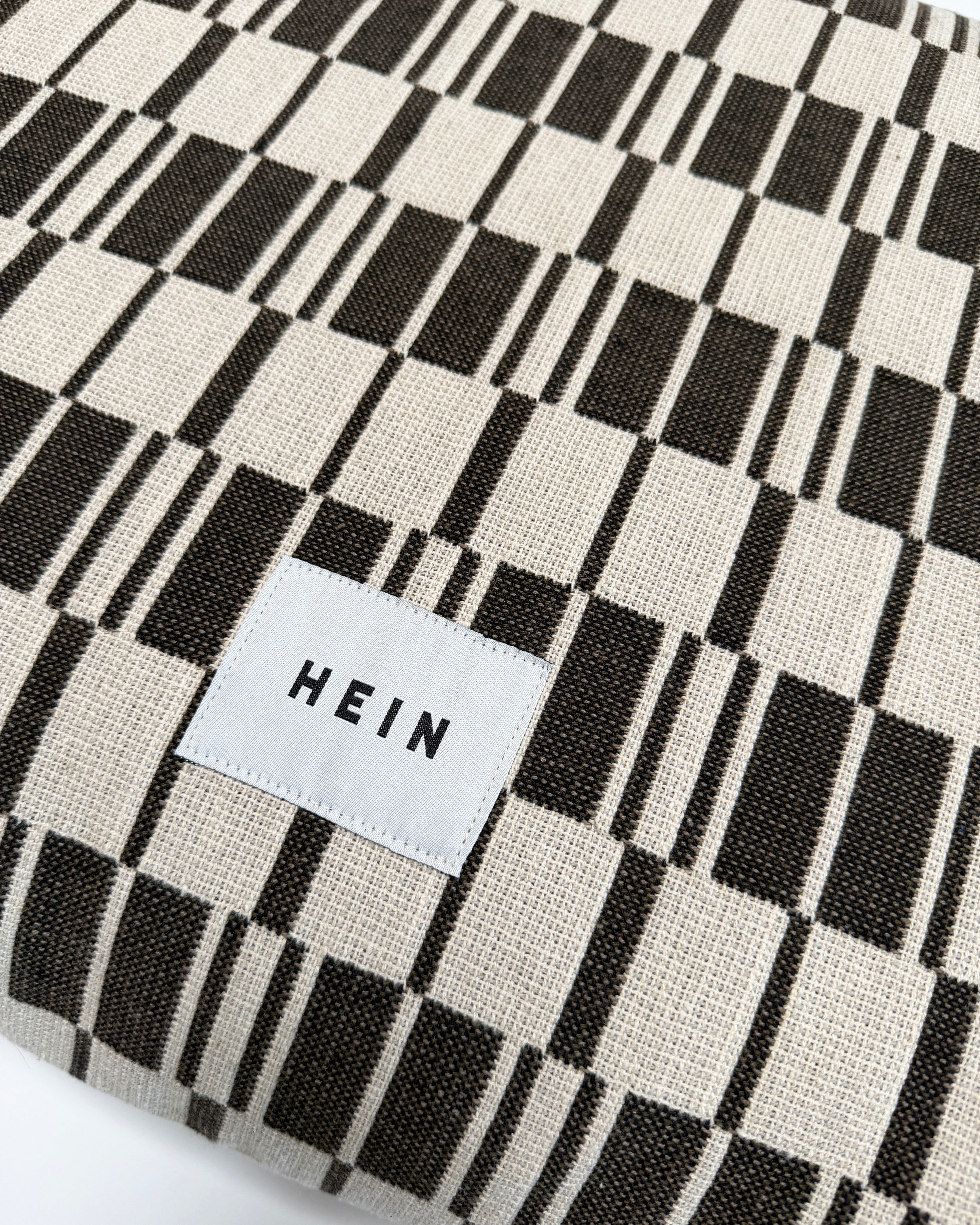 hein-studio-uma-coussin-50x50-cm-taupe-jacquard-coton image 2