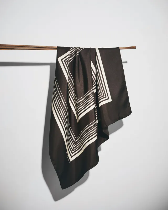 hein-studio-awena-n-01-foulard-soie-marron-cr-me-70-cm image 1