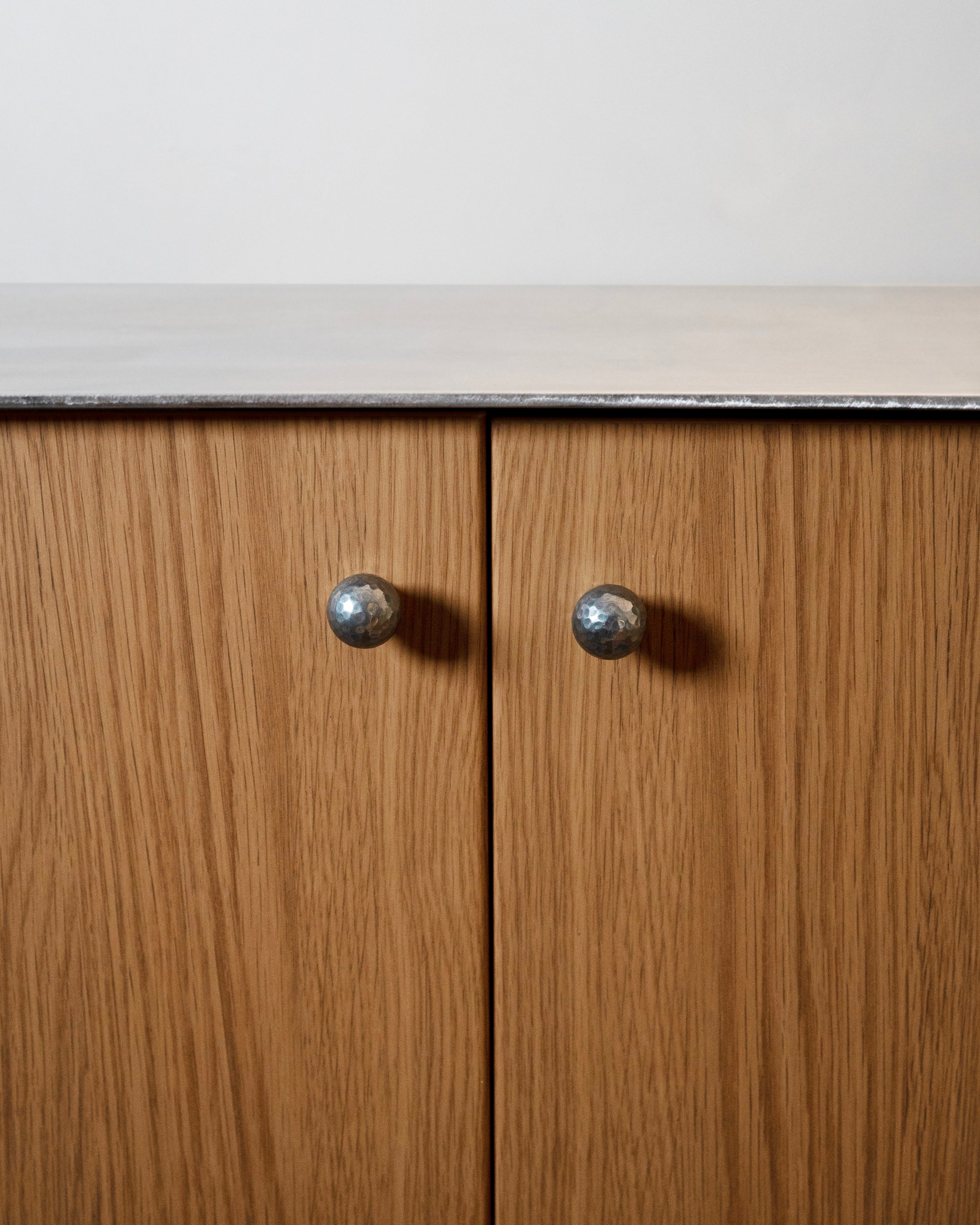 hein-studio-noah-bouton-de-meuble-zinc image 5