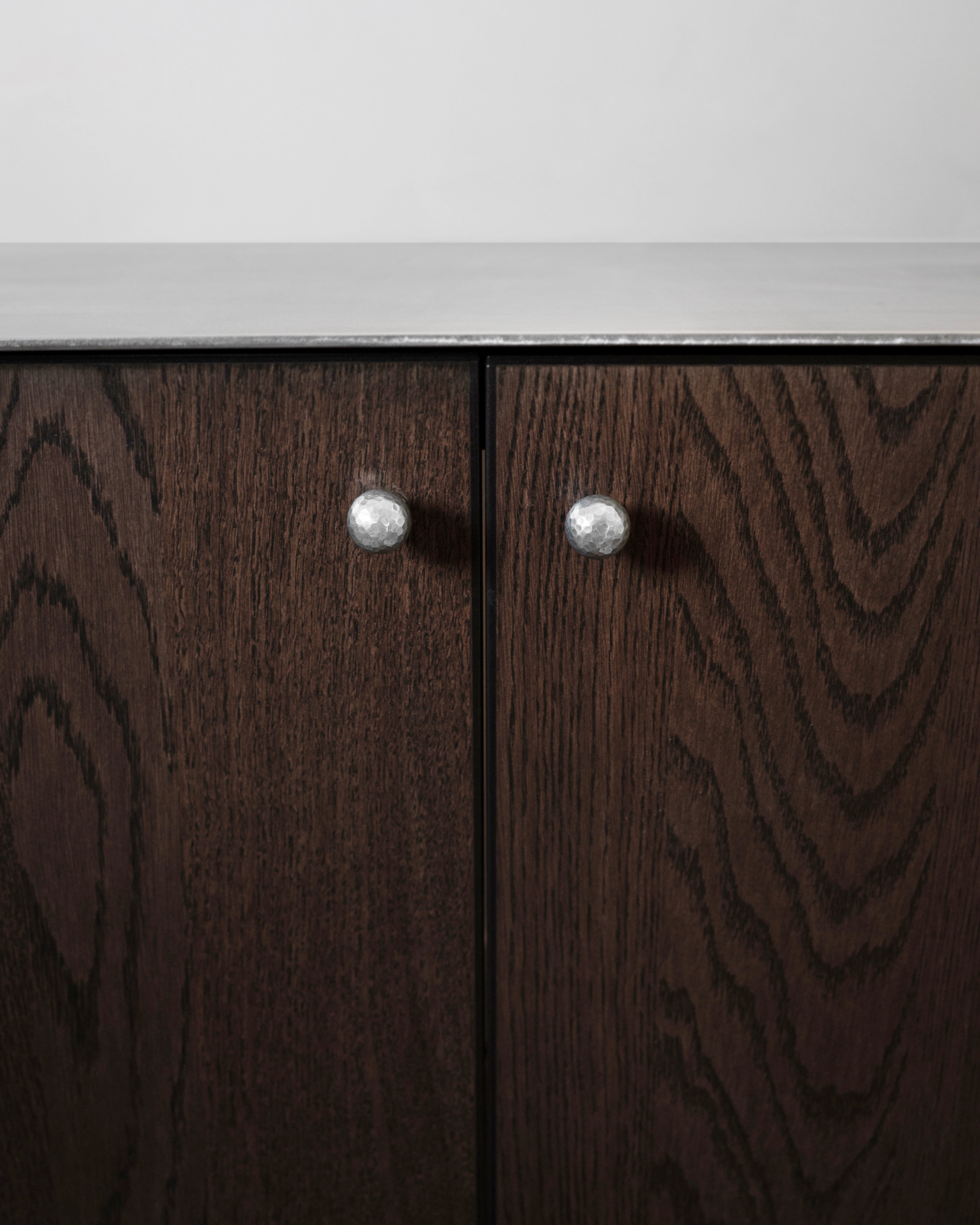 hein-studio-noah-bouton-de-meuble-zinc image 2