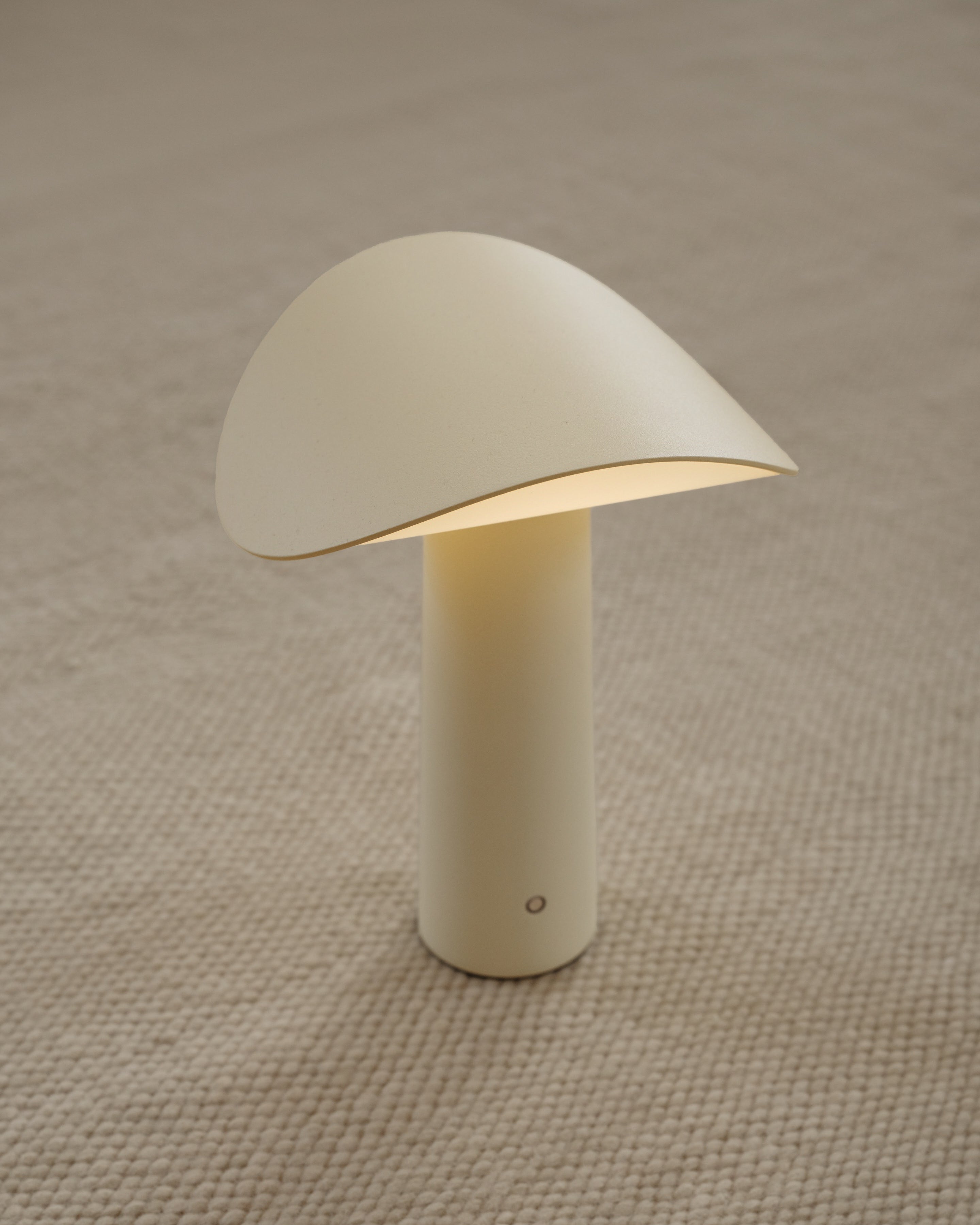 gejst-lium-portable-lampe-table-jaune-clair-sans-fil image 2